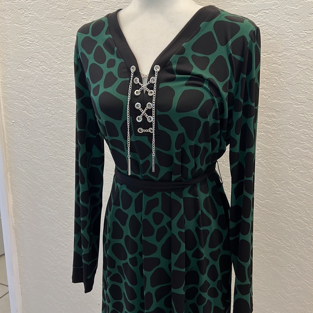Michael Kors shift dress green and black silver accents stretchy flattering